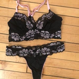 Black and pink lace set